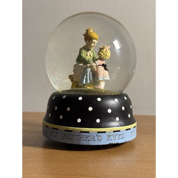 2001 MARY ENGELBREIT SNOW GLOBE "MY HOME IS IN MY MOTHERS EYES" GREEN SLEEVES - Picture 7 of 9